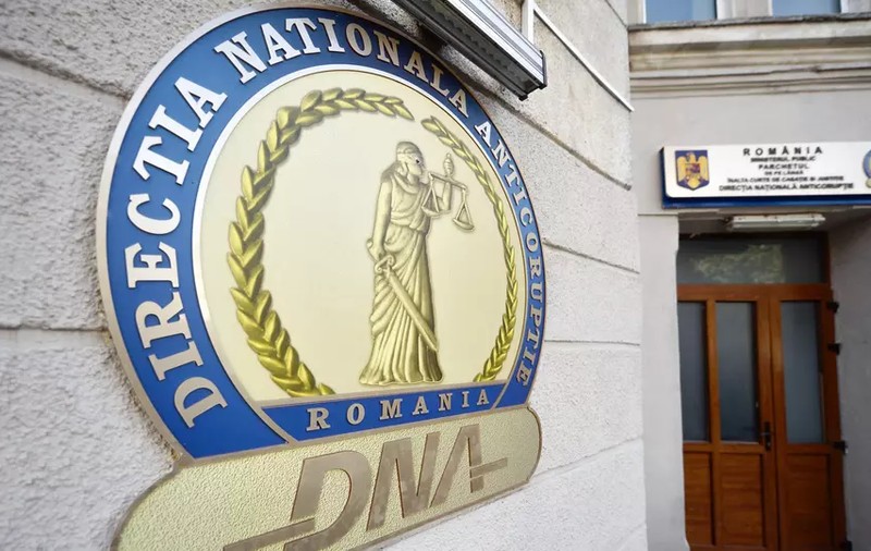 Avocat din București, reținut după ce a ajutat mai multe persoane să obțină locuințe cu testamente false
