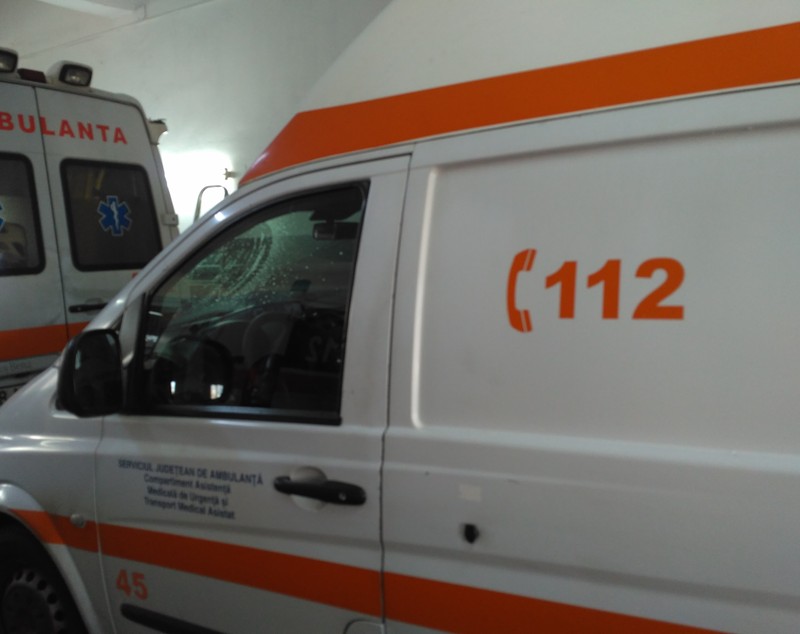 A chemat ambulanța ca să ajungă la discotecă, iar apoi s-a lăudat pe Facebook