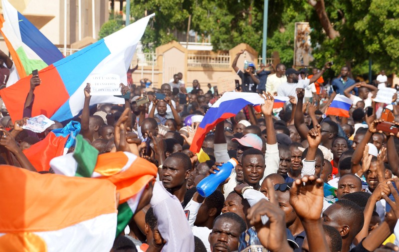Patru români au fost evacuați din Niger, unde a avut loc o lovitură de stat. Alți 20 se află în țara africană, în misiuni UE
