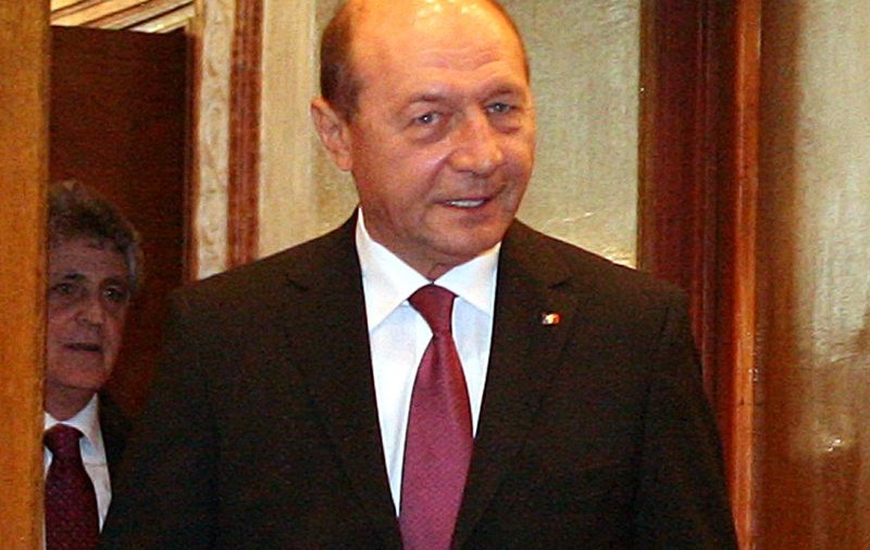 Traian Băsescu A PROMULGAT LEGEA CÂINILOR FĂRĂ STĂPÂN