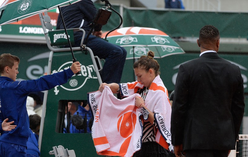 Roland Garros, un turneu pus la pământ de ploaie. Organizatorii au pierderi uriașe, după ce rafalele au dat peste cap programul