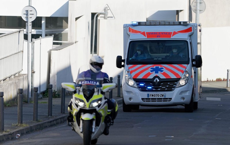 Explozie urmată de un incendiu la o fabrică de praf de pușcă din Franța. Opt persoane au fost rănite