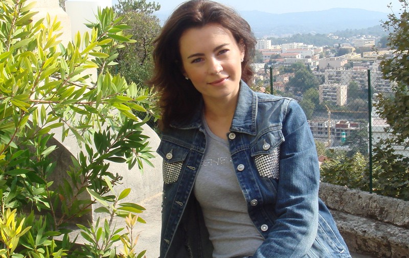 VIDEO/ Augusta Lazarov, pusă să mai facă un copil, la 43 de ani. Băiețelul ei îi verifică periodic burtica