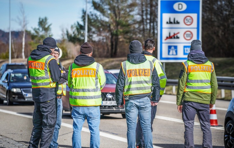 Germania reintroduce controalele la toate frontierele sale terestre și anunță că nu poate primi refugiați. Reacția lui Viktor Orban
