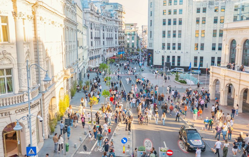 „Străzi Deschise” pe Calea Victoriei, pe 18-19 iulie: expoziție de mașini retro BMW și plimbări în aer liber