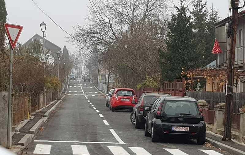 "Dorel" din Suceava a făcut treceri de pietoni în dreptul fiecărei case! Cel mai tare marcaj stradal din România