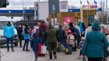 Refugiați ucraineni la punctul de frontieră Palanca din Moldova în urma declanșării ofensivei ruse asupra Ucrainei. Foto: Profimedia