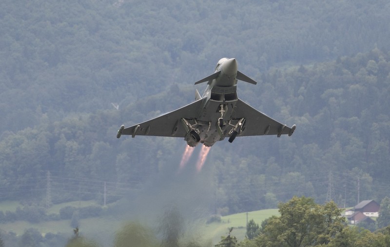 Avion Eurofighter, prăbușit în Italia. Pilotul a fost găsit mort  | VIDEO