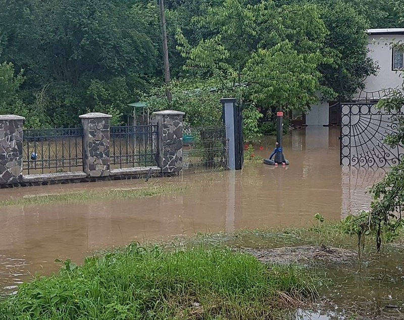 Inundații în Sighetu Marmației. Zeci de persoane, evacuate din calea apei