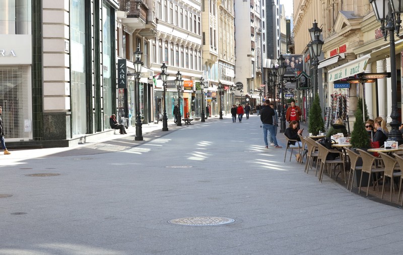 Patronii unui local din Budapesta, arestați după ce un turist care băuse o cafea a primit o notă de plată de 600 de euro