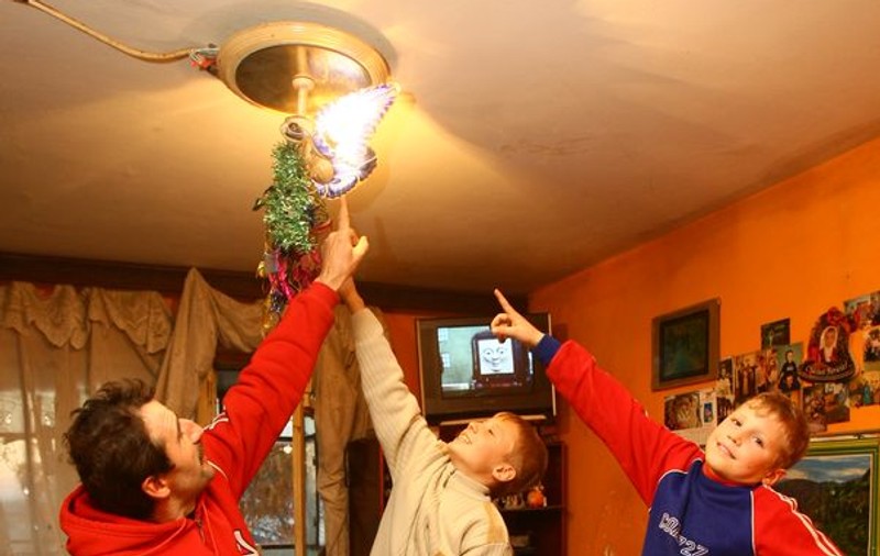 Curentul electric se scumpeşte de la 1 ianuarie. Vezi cu cât!