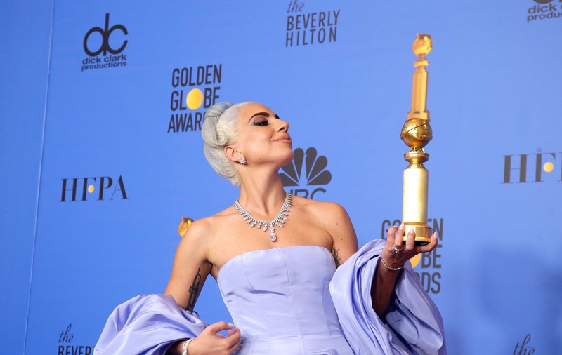 FOTO | Cât au costat bijuteriile pe care le-a purtat Lady Gaga la decernarea Globurilor de Aur