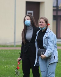 Elevii din Bistrița plâng în ultima zi de liceu | Foto: Observatorbn.ro