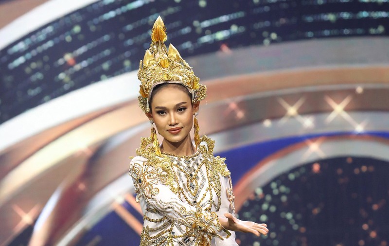 Miss Grand Myanmar a cerut „ajutor internațional urgent” pentru țara sa, în timpul unui concurs de frumusețe