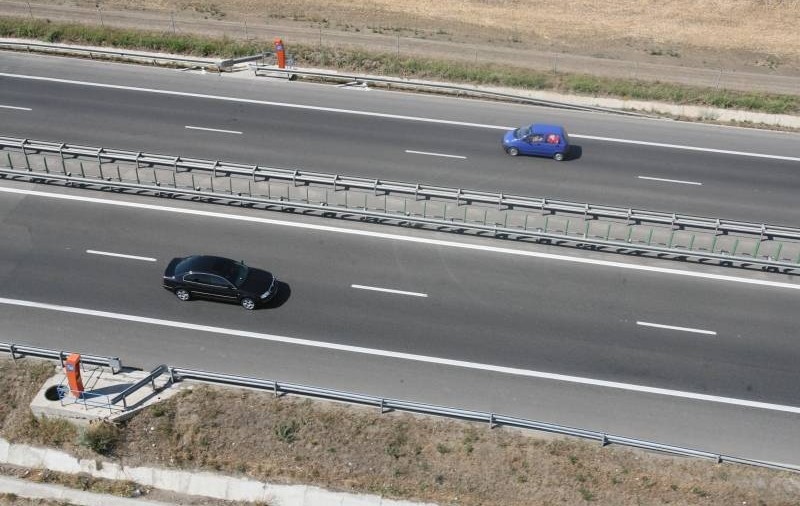 Un șofer a fost bătut și jefuit de un autostopist pe Autostrada București-Pitești
