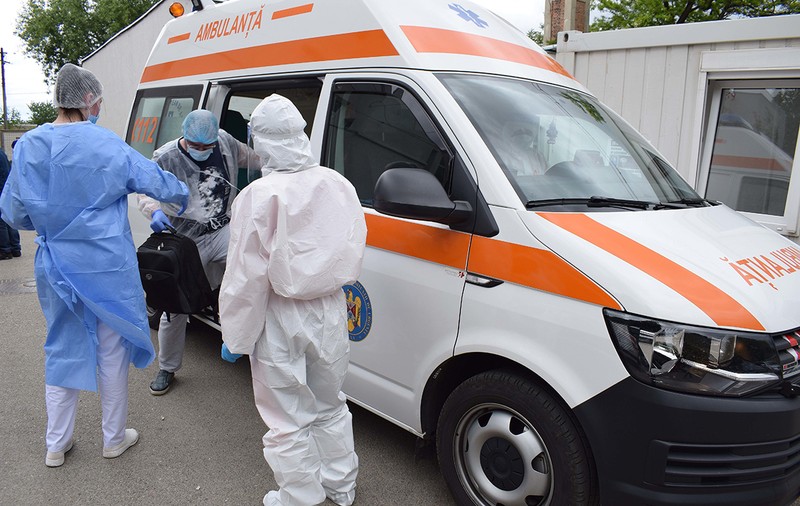 Suspiciune înaltă de Omicron la un bărbat din Vaslui care a trecut prin boală și e vaccinat cu schema completă