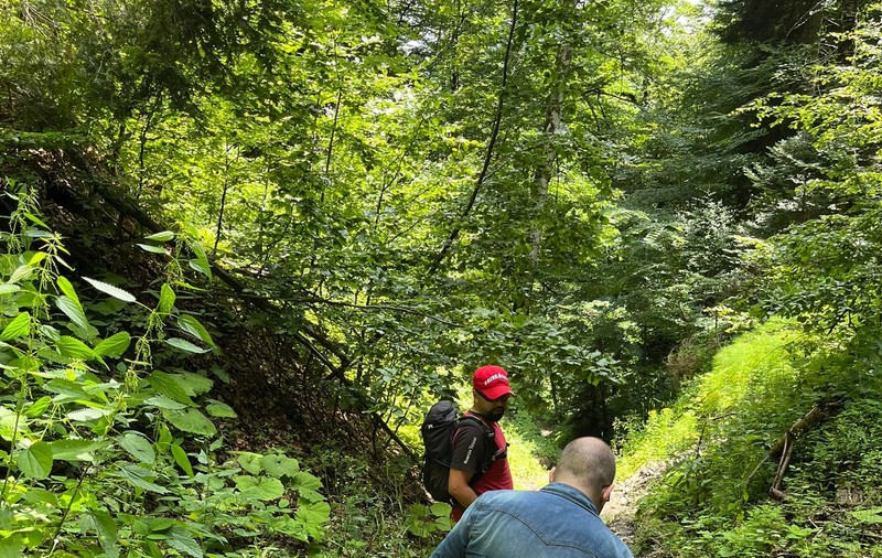 Un turist epuizat a fost recuperat de salvamontiști în Bucegi, după ce a fost abandonat pe munte de ghidul pe care îl plătise