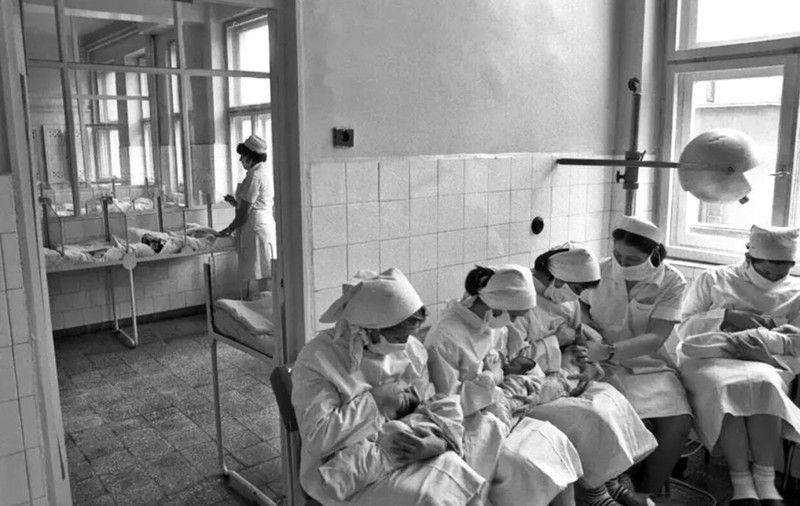 Ceaușescu, natalitatea și planul celor 30 de milioane de locuitori. Cum erau urmărite în comunism româncele care voiau să facă avort