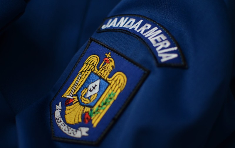 Jandarmeria reacționează în cazul șefului din instituție condamnat pentru că a condus băut și a arătat semne obscene polițiștilor: „Se va dispune cercetarea prealabilă”