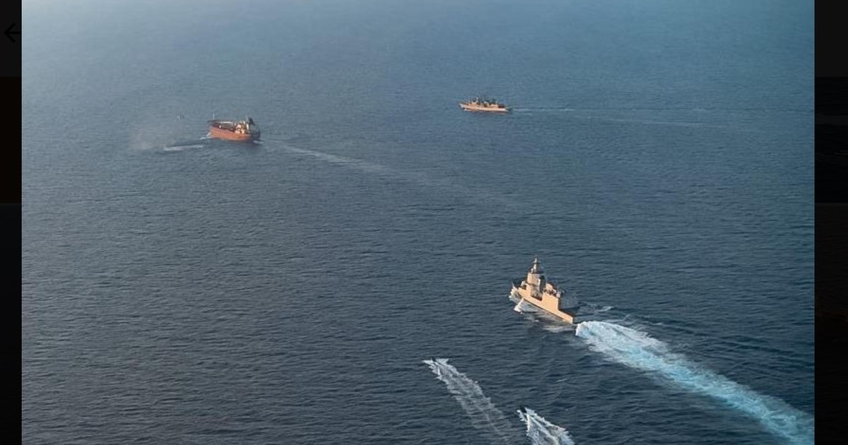Petrolier din flota-fantomă a Rusiei, interceptat în Marea Mediterană de o misiune militară navală a UE Captură X @MinisteroDifesa