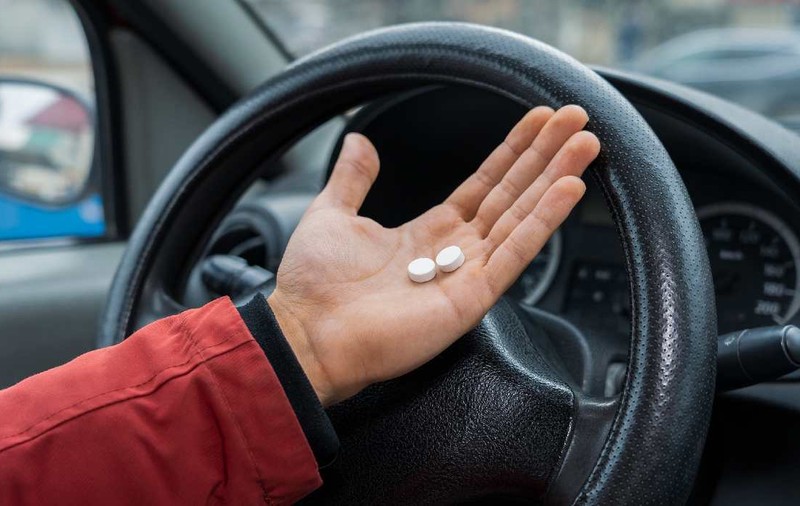 Șoferii pot rămâne fără carnet din cauza medicamentelor banale de răceală. Lista actualizată