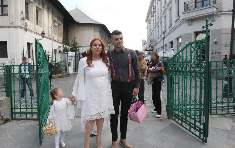 EXCLUSIV/ Oana Roman a primit lovitura de grație de la tatăl ei. A evitat-o pentru a merge la altă nuntă!