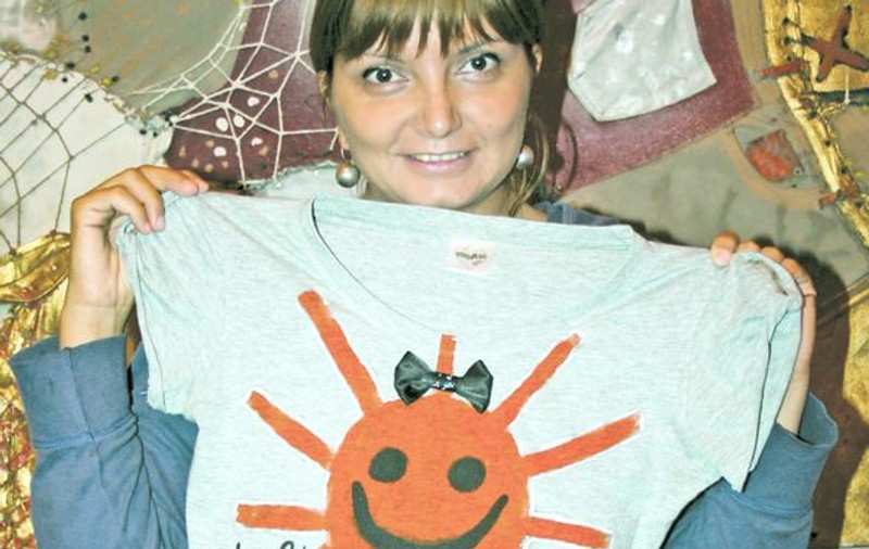 Fă-ţi singură un tricou haios!