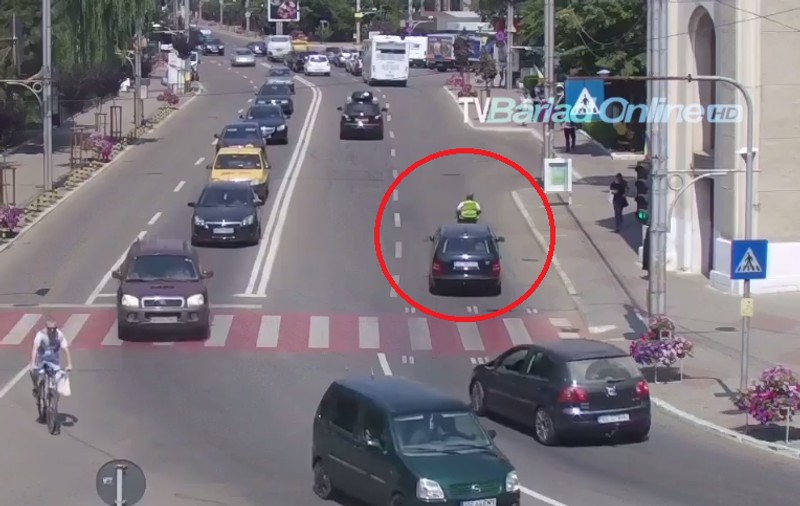 VIDEO/ Tânăr în scaun cu rotile, spulberat de o şoferiţă în Bârlad