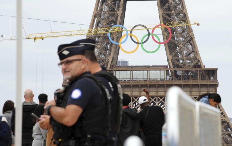 JO 2024. Un jucător de fotbal argentinian acuză că i s-au furat bijuterii de 50.000 de euro