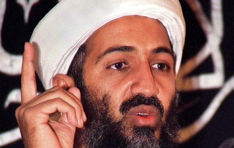 Îndrăgostit de Whitney Houston,  Bin Laden a vrut să-i ucidă soţul