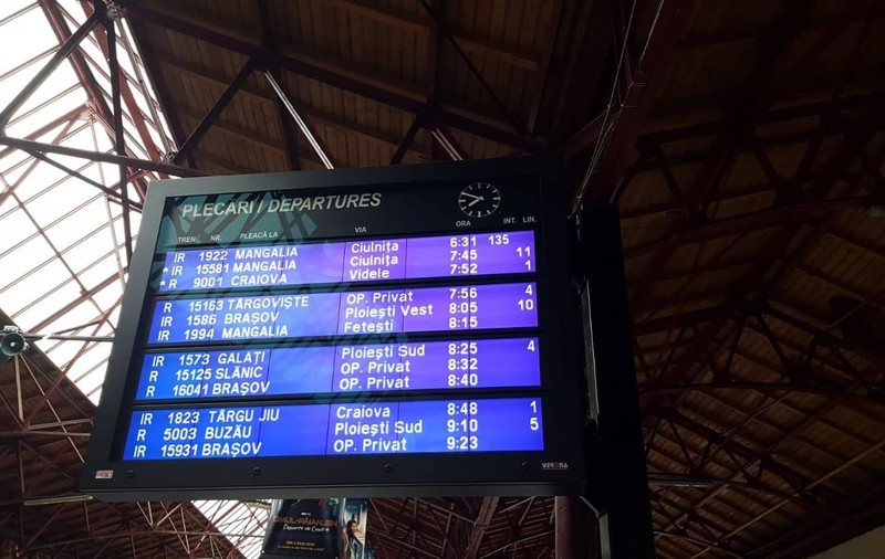 Peste două ore de întârziere pentru trenul Arad-Mangalia, după ce locomotiva a lovit doi cai