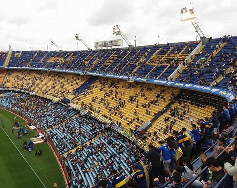 Nebunii de la nivelul al treilea al peluzei de pe celebrul "La Bombonera" au făcut tribuna să se miște ca la un seism. Cutremurul produs de "barras bravas"