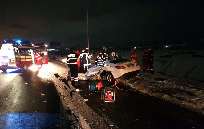 Tânără ucisă într-un accident produs de prietenul ei în Cluj. Polițiștii suspectează că șoferul a consumat droguri