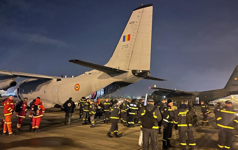 România trimite ajutoare în Turcia. Două aeronave cu 59 de salvatori au aterizat deja la Adana