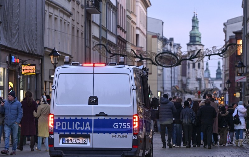 Un student catolic, deghizat în luptător ISIS și îndrăgostit de terorism, plănuia un atac la un târg de Crăciun din Polonia