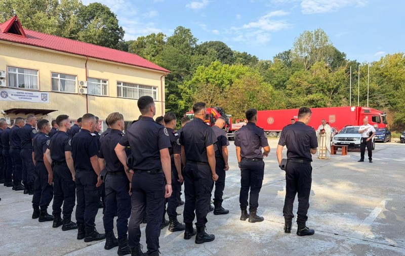 Cel de-al treilea contingent de pompieri români pleacă în Grecia. Salvatorii intervin în regiunea Attica pentru stingerea incendiilor de pădure