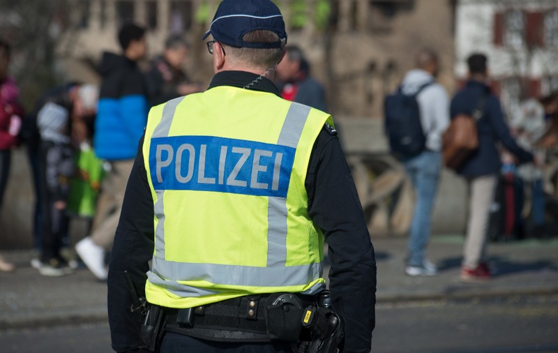 Gestul făcut de doi hoți români imediat după ce au golit un card i-a dus direct în brațele poliției, în Elveția