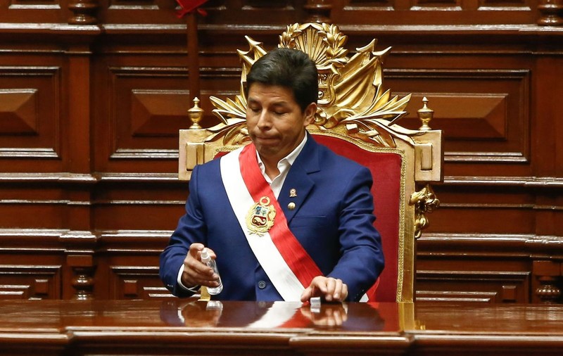 Președintele din Peru, demis în direct la TV și arestat de Poliția Națională, după ce a încercat să dizolve Parlamentul