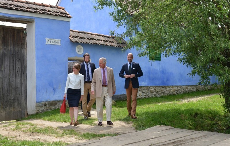 Pentru prima oară în istorie, regele Angliei va avea o casă și în România. Cum arată „Casa albastră” din Viscri