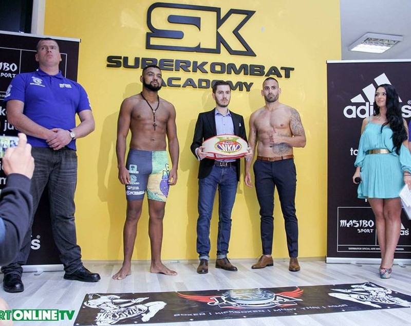 SUPERKOMBAT BUCUREȘTI: Luptătorii au dat proba cântarului în noua Academie Superkombat, lansată în prezența lui Remy Bonjasky | GALERIE FOTO