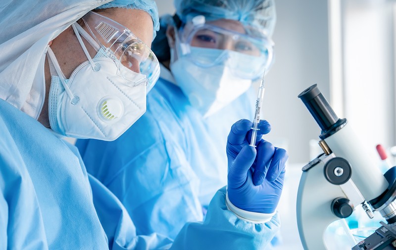 E mai bună imunitatea naturală sau cea dată de vaccin? Ce spune un munte de dovezi adunat de cel mai recent raport CDC