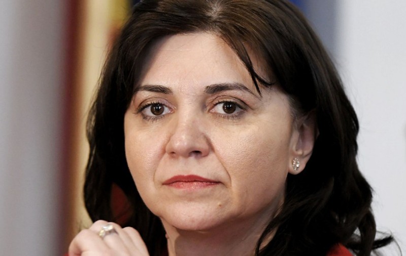 Monica Anisie a recunoscut că infrastructura şcolară nu oferă posibilitatea distanţării elevilor în clase