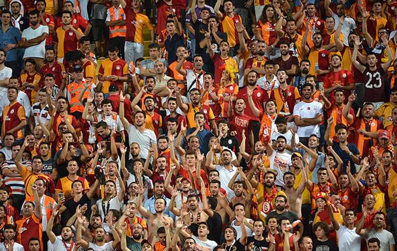 VIDEO / Fenerbahce o învinge pe Galatasaray în Supercupa Turciei. Incidente în tribune