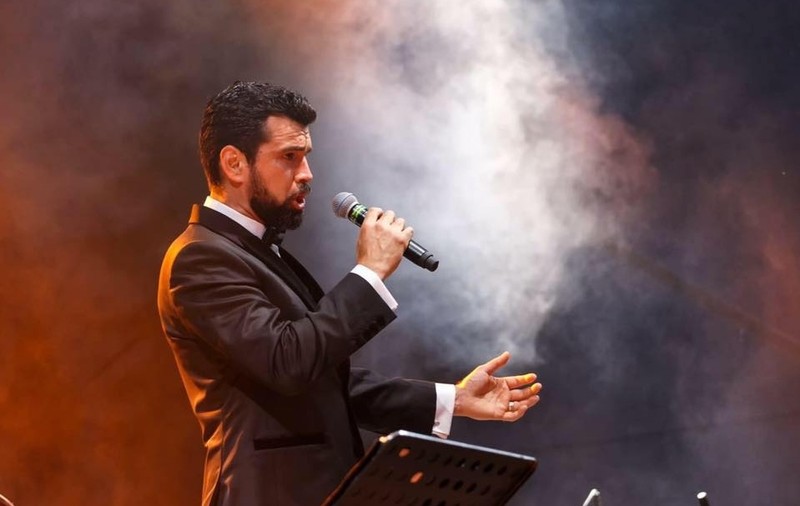 A cucerit scenele de opera din Europa, dar tot acasă se simte cel mai bine. Vlad Mirită cântă la liturghii