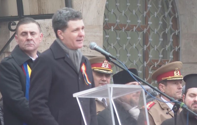 Nicuşor Dan, huiduit şi aplaudat la Focşani: „La mulţi ani, dragi focşăneni, care huiduiţi”. Şeful statului s-a prins în Hora Unirii