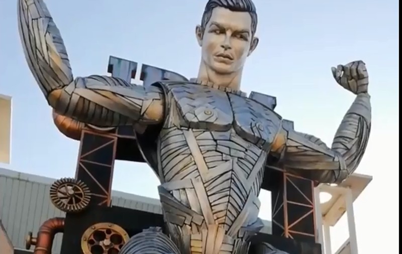 Robotul Cristiano Ronaldo face senzație la un carnaval în Italia