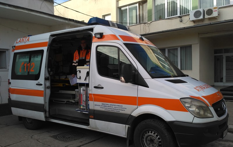 UPDATE: Copilul strivit de mobilă în Argeș a murit. Fetița a ajuns în comă la spital