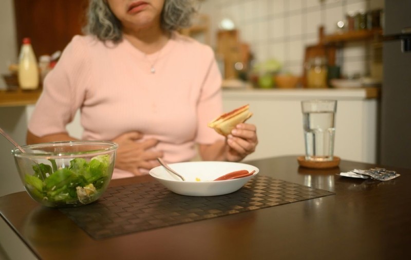 De ce te balonezi după masă - obiceiuri care contribuie la disconfort
