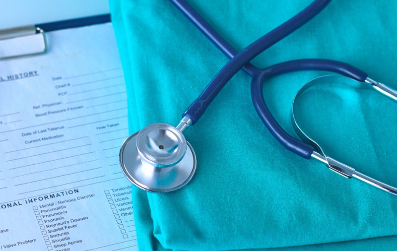 Diplome false de asistenți medicali, obținute de italieni care nici nu știu limba română. Ce au descoperit autoritățile