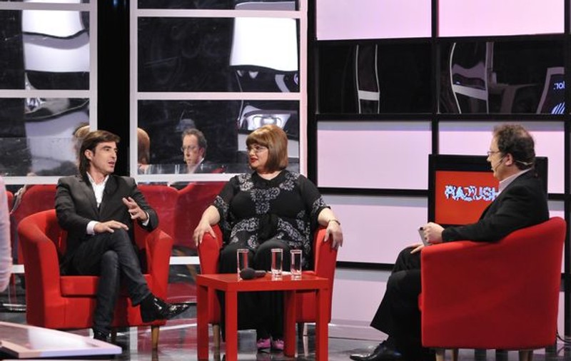Partidul Bruneţilor : “Haideţi să eliminăm blondele din trafic!” 